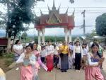องค์การบริหารส่วนตำบลปะตง ร่วมแห่เทียนกับคณะครูนักเรียนโรงเร